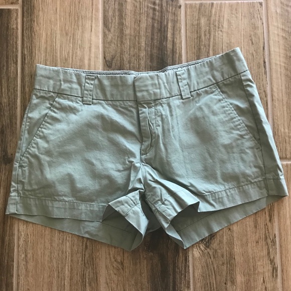 Uniqlo Olive Chino Micro Shorts - Picture 1 of 2